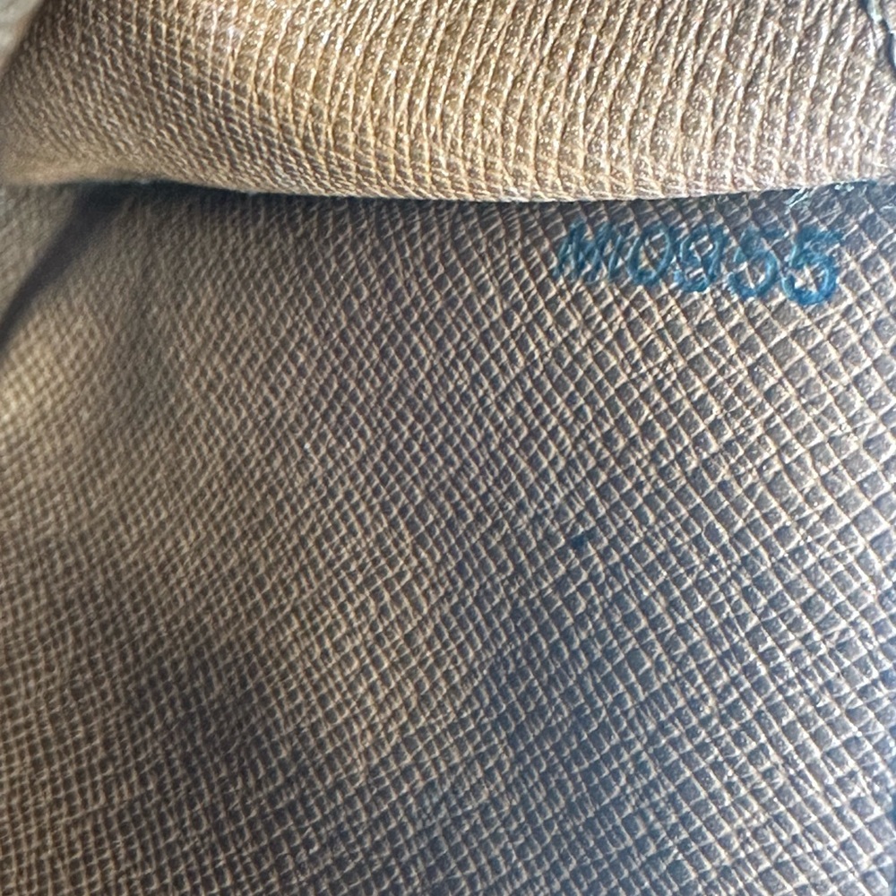Louis Vuitton Purse - Picture 11 of 11